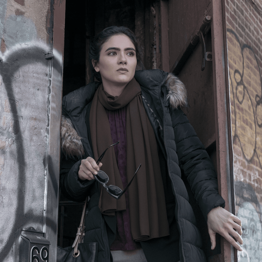 The Night Agent | Noor Taheri | Arienne Mandi | Sunglasses Ray-Ban RB0298S Mega Hawkeye