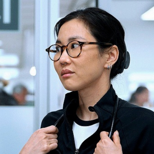 dr Joy Kwon wearing the Moscot Miltzen in color Bark during the Pitt series detail
