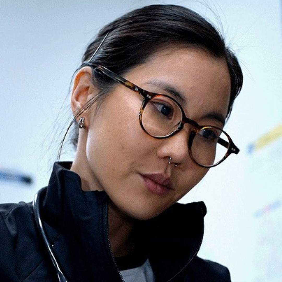 dr Joy Kwon wearing the Moscot Miltzen in color Bark during the Pitt series detail from side 
