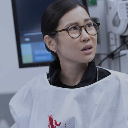 dr Joy Kwon wearing the Moscot Miltzen in color Bark during the Pitt series detail from below