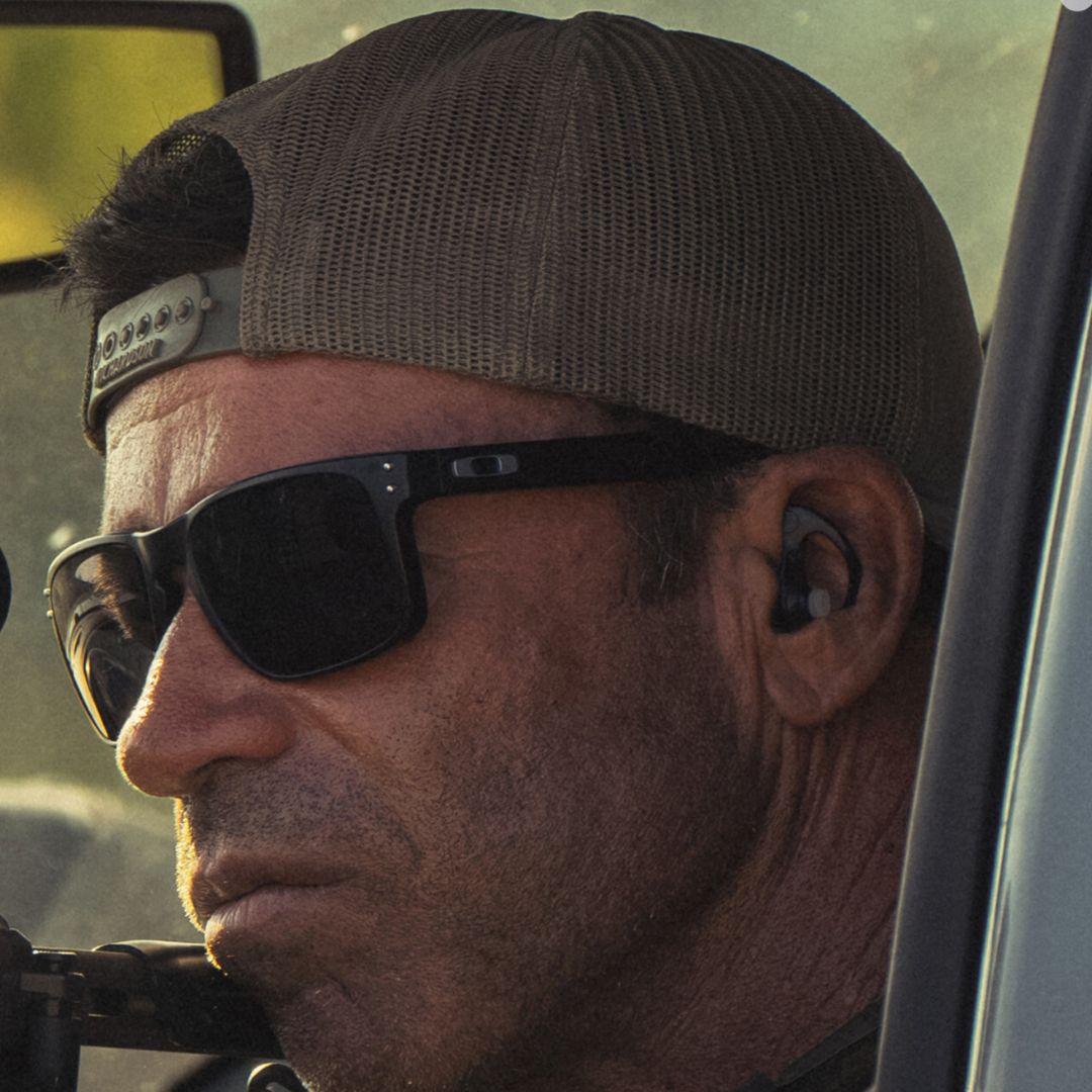 Taylor Sheridan wearing Oakley Holbrook in Lioness